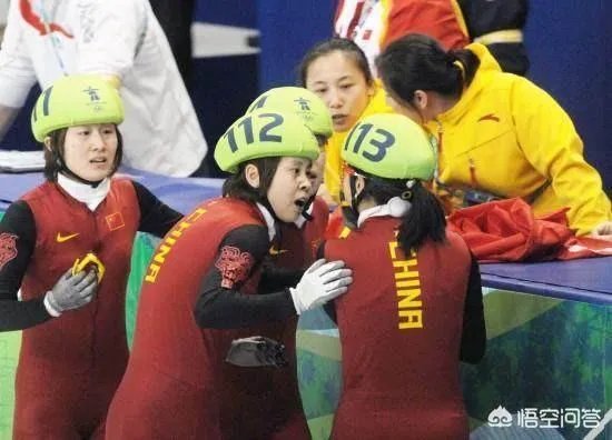 2010冬奥会短道速滑领奖台上张会怎么脸上有纱布?