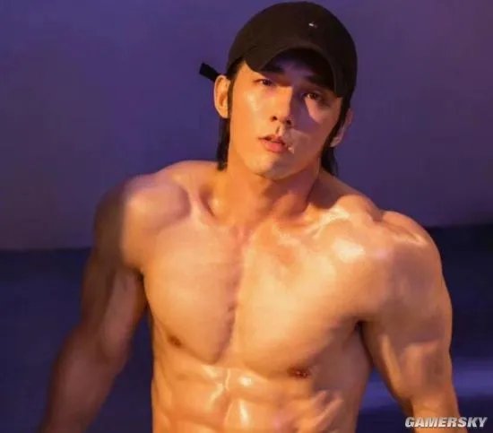 南拳妈妈张杰近照曝光 从瘦弱摇滚男孩变成肌肉猛男