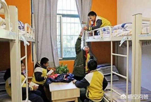 孩子马上上一年级了，送去好点封闭式学校住宿，还是去普通的不住宿学校好呢？为什么？