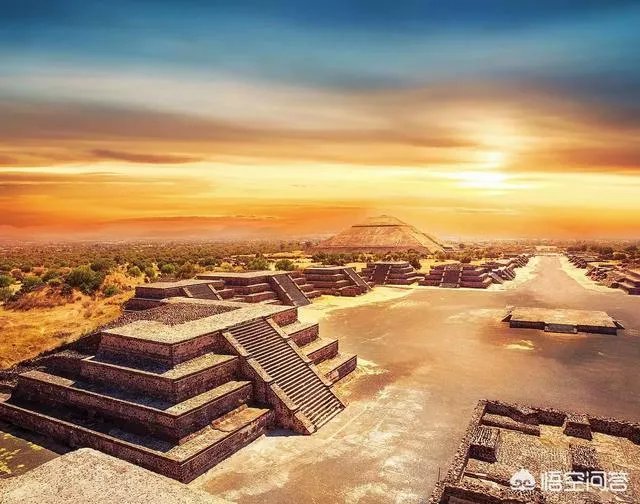 太阳金字塔坐落在哪里？