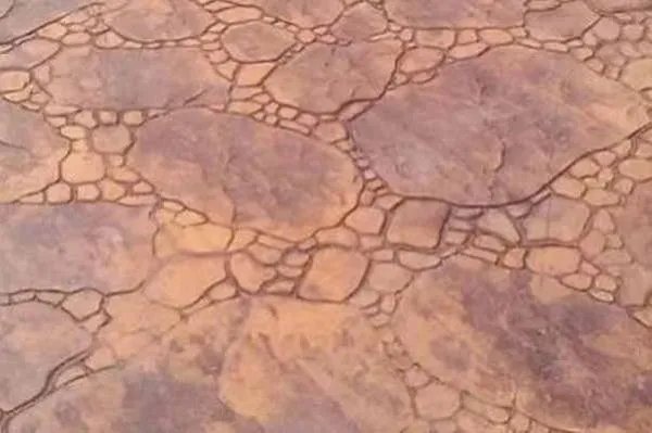 水泥压花地坪价格?多少钱一平方米?