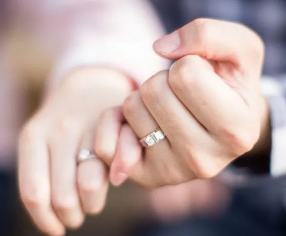 女人戒指戴中指是什么意思 戒指戴在不同手指的意义是什么