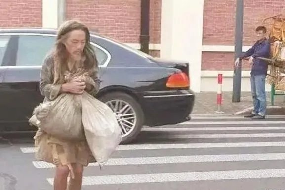 北大毕业的高材生姚远,消失了12年当流浪汉,他的现状如何了?