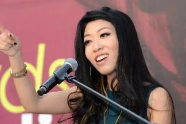 曲婉婷最火爆的歌曲top10：《我的歌声里》上榜，第一大气又洒脱