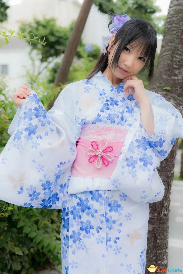 C84莲妹无下限诱惑写真 该死的创口贴谁去扯掉
