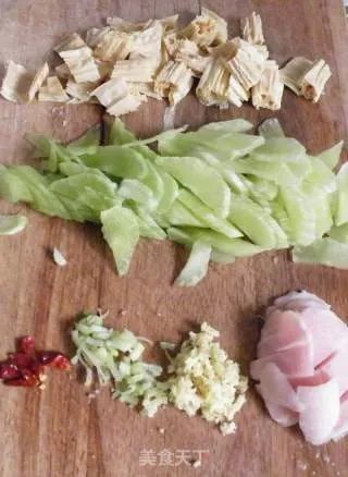 腐竹莴荀炒肉