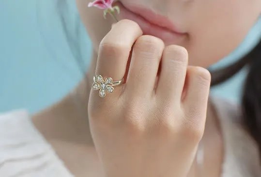 女生食指戴戒指是什么意思 女生戴戒指左右手区别是什么